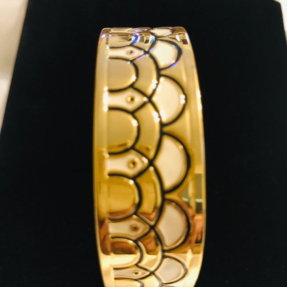 TALBOTS GOLD TONE AND WHITE HINGED CUFF BRACELET